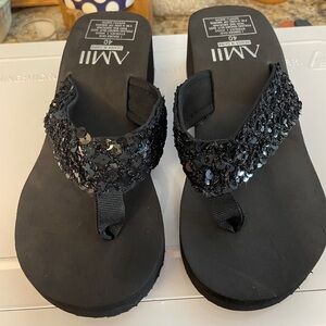 Black Sequined Sandals with Cushioned Footbed Sz 40